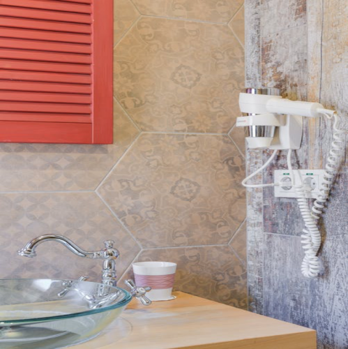 How To Design Small Bathrooms
