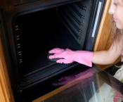 5 Easy Ways to Clean an Oven Quickly: A Culinary Odyssey of Sparkling Surfaces & Pressure Cookers